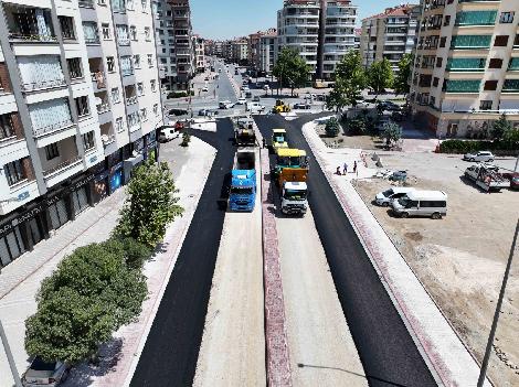 ASFALT SEFERBERLİĞİ SÜRÜYOR