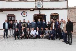 BAŞKAN KILCA VE KAYMAKAM AYHAN MUHTARLARLA BİR ARAYA GELDİ