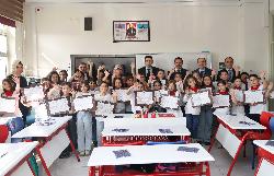 HASAN KILCA ÖĞRENCİLERİN KARNE HEYECANINA ORTAK OLDU