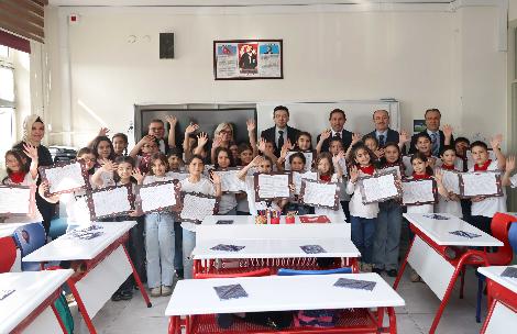 HASAN KILCA ÖĞRENCİLERİN KARNE HEYECANINA ORTAK OLDU