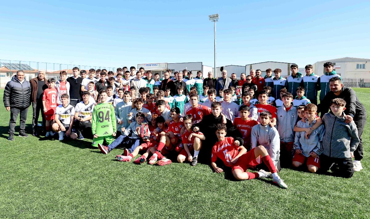 U16 FUTBOL TAKIMI KUPASINA KAVUŞTU
