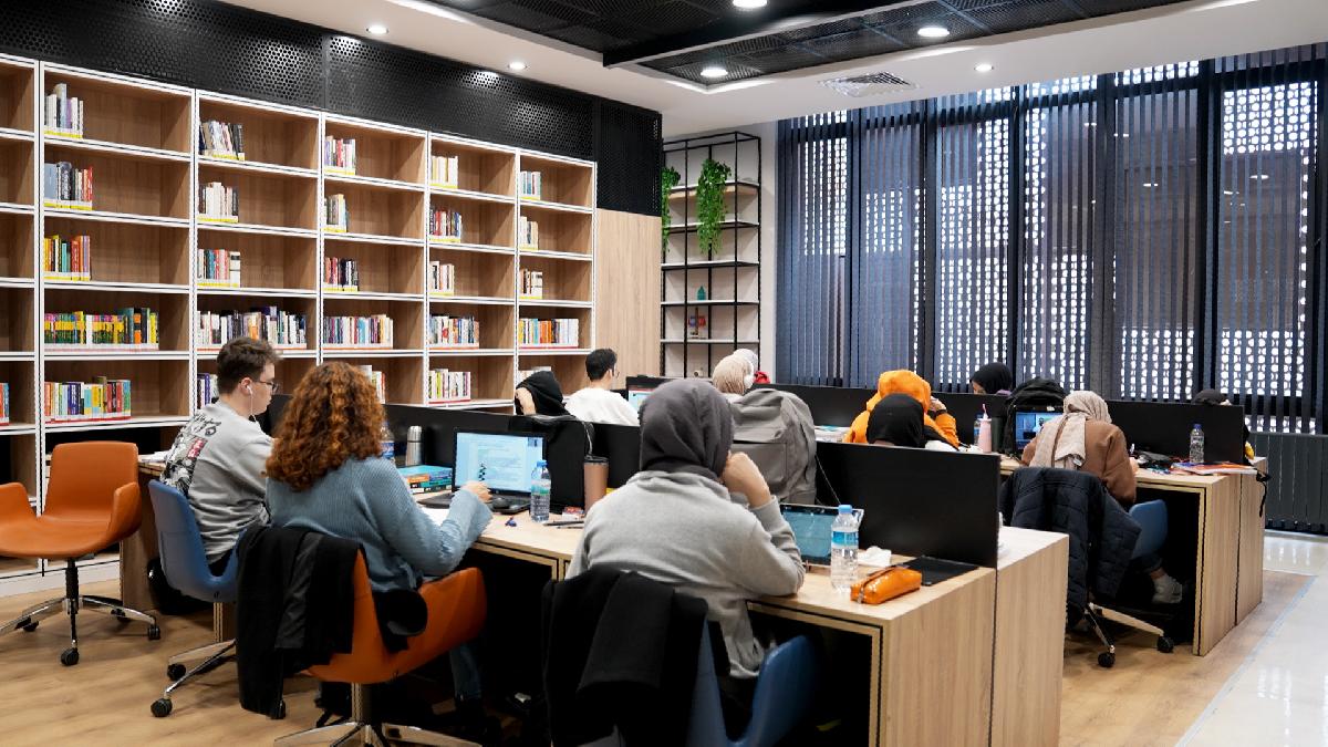 ALİ ULVİ KURUCU GENÇLİK MERKEZİ KÜTÜPHANESİ’NDE REZERVASYON SİSTEMİ BAŞLADI