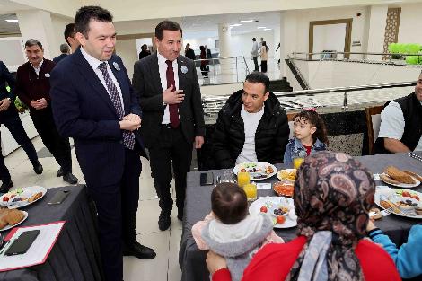 KAYMAKAM AYHAN VE BAŞKAN KILCA ÇÖLYAK HASTALARI VE AİLELERİ İLE BİR ARAYA GELDİ