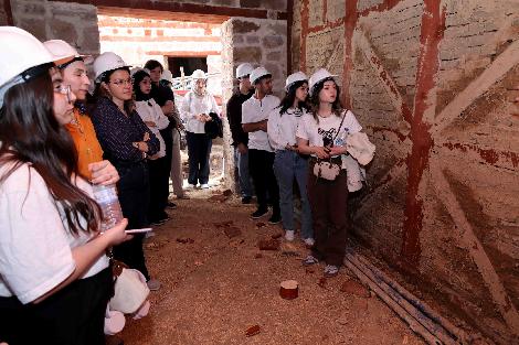 MİMARLIK ÖĞRENCİLERİNDEN ARASTA ÇARŞISI’NA ZİYARET 
