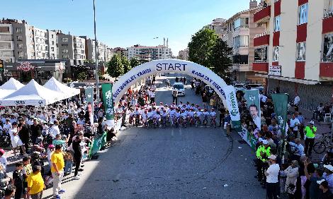 DÜZ BİSİKLET YARIŞINDA ŞAMPİYONLAR BELLİ OLDU