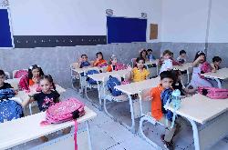 MİNİK ÖĞRENCİLER SIRALARINDA HEDİYELERLE KARŞILANDI