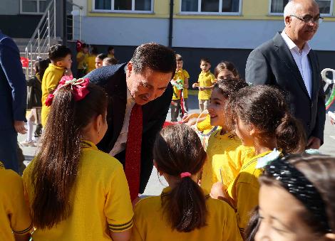 BAŞKAN KILCA YENİ DÖNEMİN İLK GÜNÜNDE ÖĞRENCİLERİN HEYECANINA ORTAK OLDU
