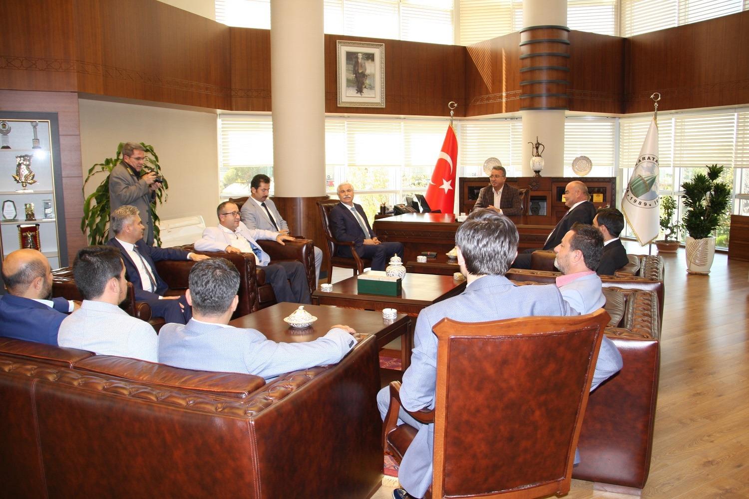Hancerli Sandalye Sandalye Masa Bahce Mobilyalari Masif Mobilya