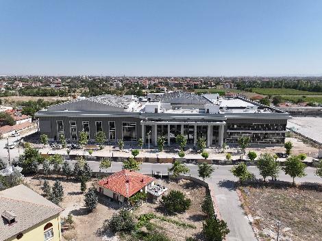 YARI OLİMPİK HAVUZLU VE FIFA STANDARTLI SAHALARI İLE KARATAY'A DEV SPOR KOMPLEKSİ