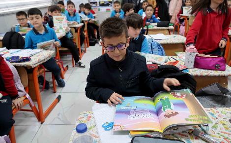 30 MART ULUSLARARASI SIFIR ATIK GÜNÜ’NDE ÖĞRENCİLERE KİTAP SETİ HEDİYESİ